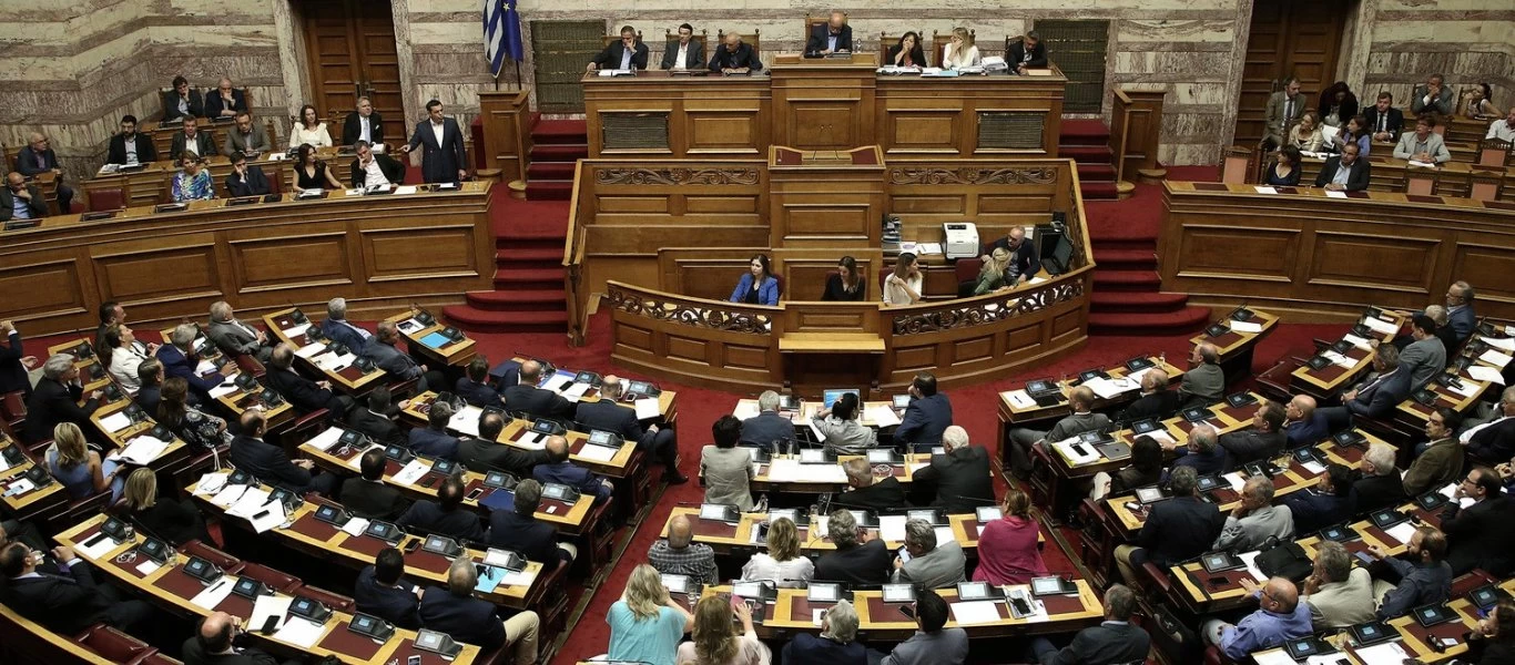 Βουλή: Κατατέθηκε τροπολογία για αποχώρηση αναγνωρισμένων προσφύγων από τις δομές - Εντός 30 ημερών